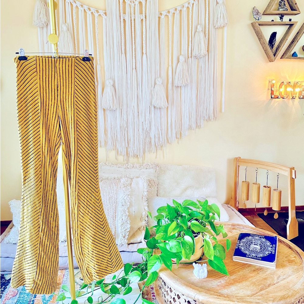 ☀️Free People Gold Slim Pull-On Velvet Flare Pants☀️~Small ~